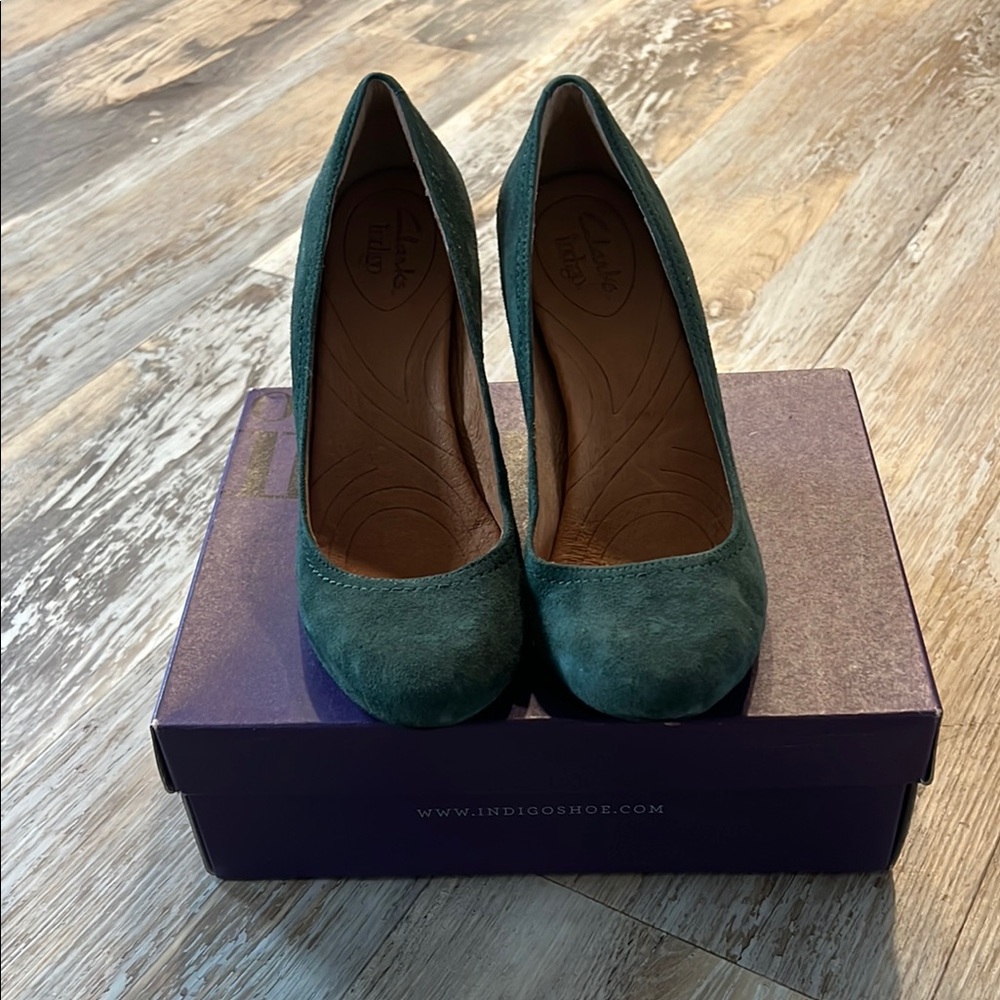 Indigo Green Suede Heels Classic Design